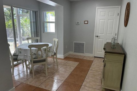 House in Venice, Florida 3 bedrooms, 118.08 sq.m. № 2230261 - photo 4