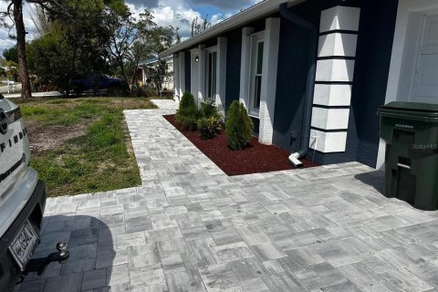 House in Venice, Florida 3 bedrooms, 118.08 sq.m. № 2230261 - photo 2