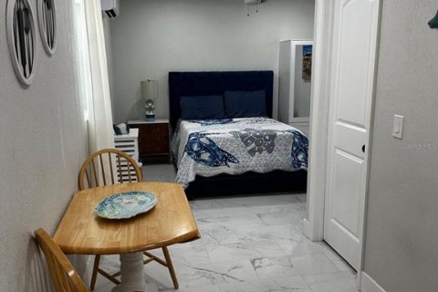 House in Venice, Florida 3 bedrooms, 118.08 sq.m. № 2230261 - photo 13