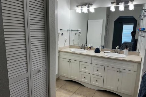 House in Venice, Florida 3 bedrooms, 118.08 sq.m. № 2230261 - photo 14
