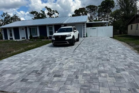 House in Venice, Florida 3 bedrooms, 118.08 sq.m. № 2230261