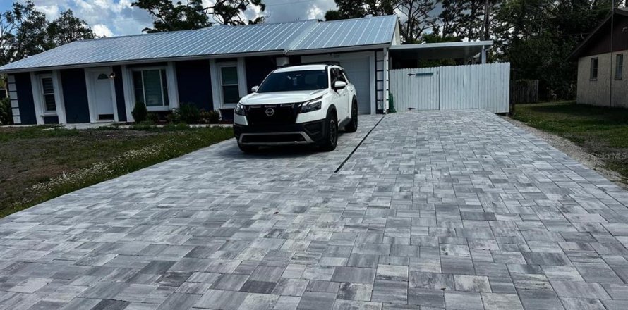 House in Venice, Florida 3 bedrooms, 118.08 sq.m. № 2230261