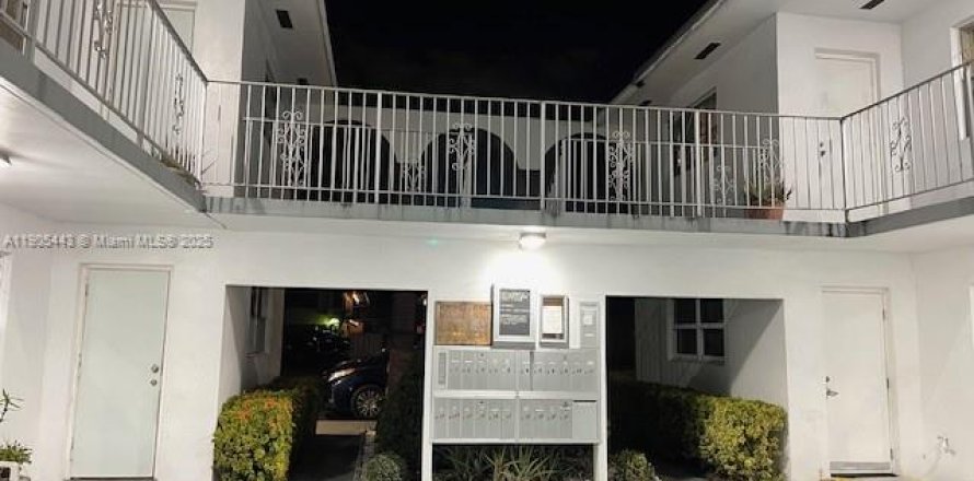 Condo in Hollywood, Florida, 1 bedroom  № 1956185