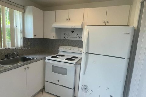 Condo in Hollywood, Florida, 1 bedroom  № 1956185 - photo 7