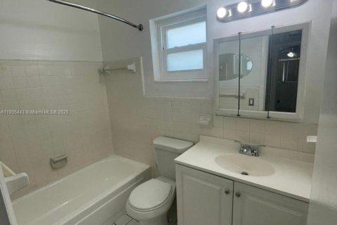 Condo in Hollywood, Florida, 1 bedroom  № 1956185 - photo 10