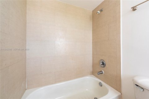 Copropriété à louer à Dania Beach, Floride: 2 chambres, 94.3 m2 № 1999995 - photo 9