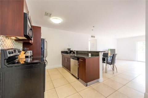 Copropriété à louer à Dania Beach, Floride: 2 chambres, 94.3 m2 № 1999995 - photo 3