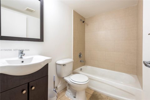 Copropriété à louer à Dania Beach, Floride: 2 chambres, 94.3 m2 № 1999995 - photo 12