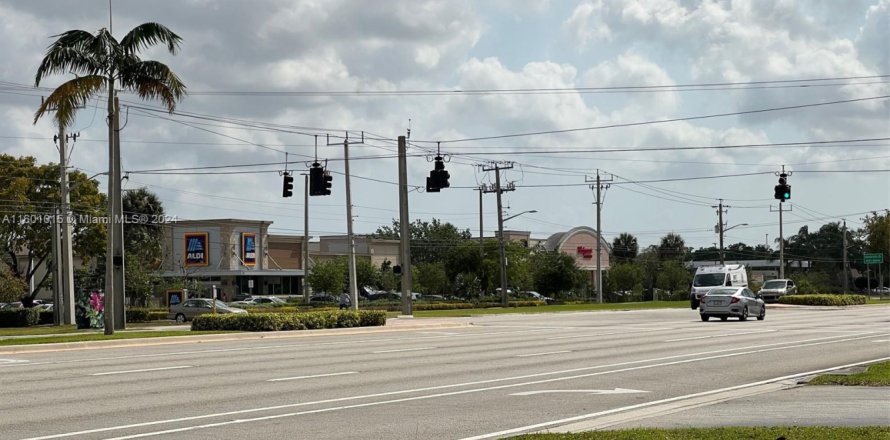 Propiedad comercial en Sunrise, Florida № 1223143