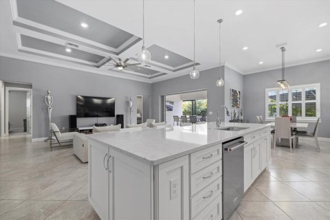 House in Sarasota, Florida 3 bedrooms, 230.96 sq.m. № 1914581 - photo 13