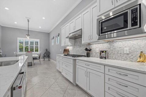 House in Sarasota, Florida 3 bedrooms, 230.96 sq.m. № 1914581 - photo 14