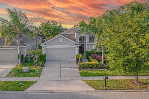House in Orlando, Florida 4 bedrooms, 175.68 sq.m. № 2275460