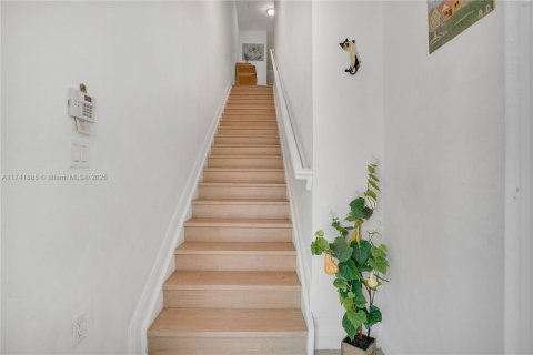Condo in Pembroke Pines, Florida, 3 bedrooms  № 1701713 - photo 7
