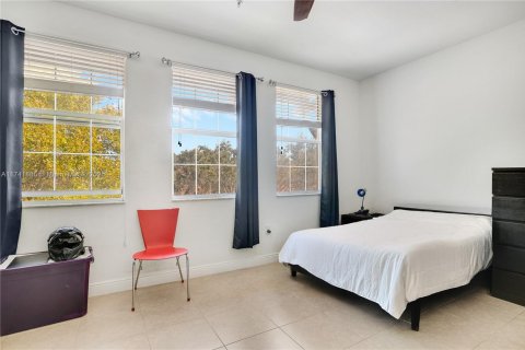 Condo in Pembroke Pines, Florida, 3 bedrooms  № 1701713 - photo 11