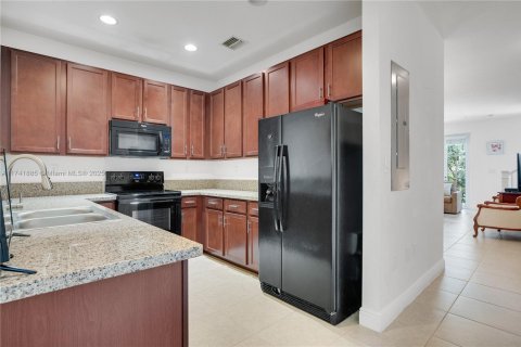 Condo in Pembroke Pines, Florida, 3 bedrooms  № 1701713 - photo 5