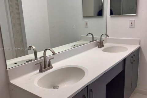 Снять в аренду кондоминиум в Авентура, Флорида 1 спальня, 91.97м2, № 1984463 - фото 4