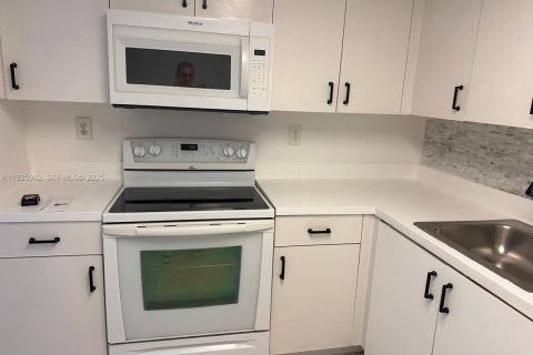 Снять в аренду кондоминиум в Авентура, Флорида 1 спальня, 91.97м2, № 1984463 - фото 14