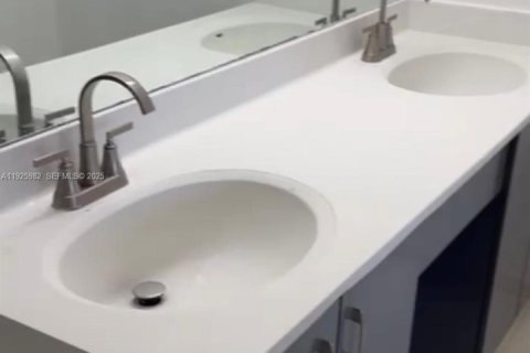 Снять в аренду кондоминиум в Авентура, Флорида 1 спальня, 91.97м2, № 1984463 - фото 3