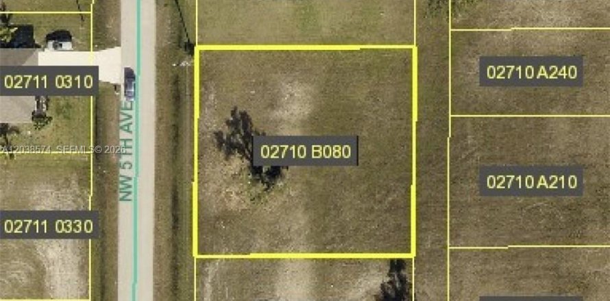 Commercial property in Cape Coral, Florida № 2158375