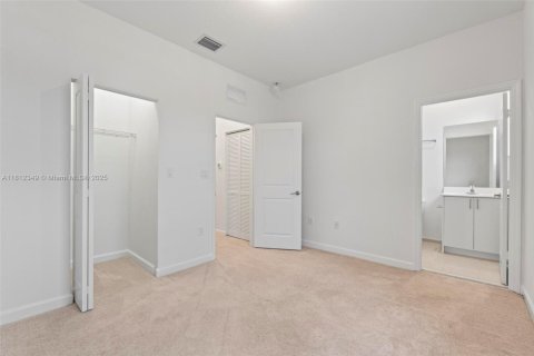 Townhouse in Homestead, Florida 3 bedrooms, 123.37 sq.m. № 1756842 - photo 26
