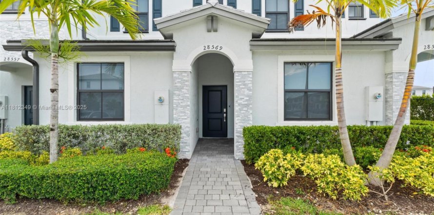 Townhouse in Homestead, Florida 3 bedrooms, 123.37 sq.m. № 1756842