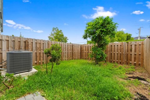 Townhouse in Homestead, Florida 3 bedrooms, 123.37 sq.m. № 1756842 - photo 17