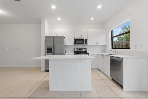 Townhouse in Homestead, Florida 3 bedrooms, 123.37 sq.m. № 1756842 - photo 11