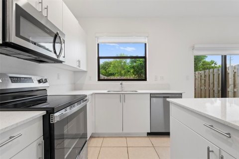 Townhouse in Homestead, Florida 3 bedrooms, 123.37 sq.m. № 1756842 - photo 13