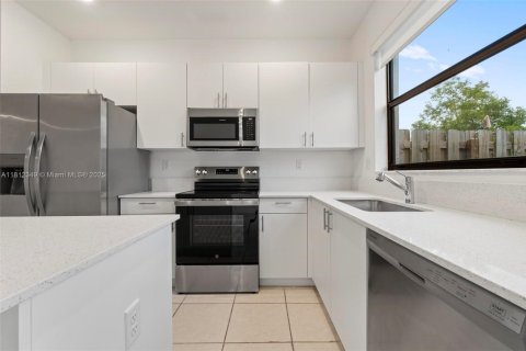 Townhouse in Homestead, Florida 3 bedrooms, 123.37 sq.m. № 1756842 - photo 12