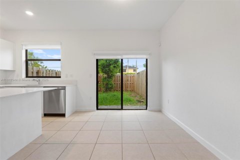 Townhouse in Homestead, Florida 3 bedrooms, 123.37 sq.m. № 1756842 - photo 15