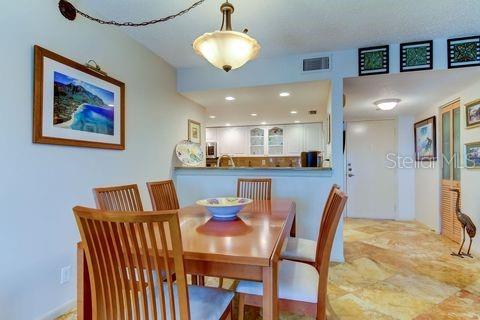 Condo in Saint Petersburg, Florida, 2 bedrooms  № 2397114 - photo 18