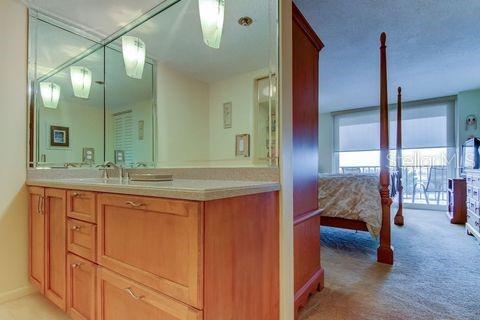 Condo in Saint Petersburg, Florida, 2 bedrooms  № 2397114 - photo 24