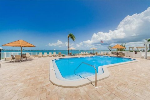 Condo in Saint Petersburg, Florida, 2 bedrooms  № 2397114 - photo 6