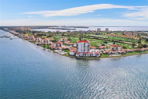 Condo in Saint Petersburg, Florida, 2 bedrooms  № 2397114
