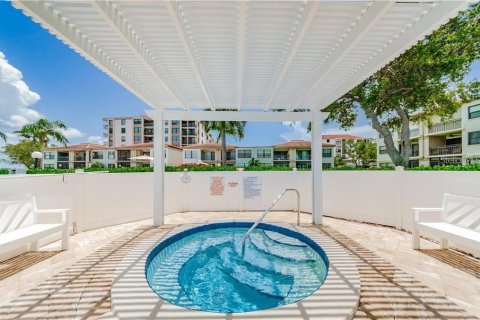 Condo in Saint Petersburg, Florida, 2 bedrooms  № 2397114 - photo 7