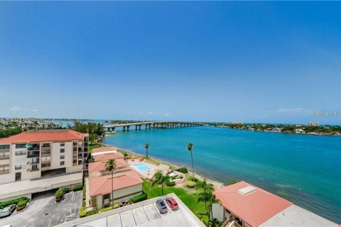 Condo in Saint Petersburg, Florida, 2 bedrooms  № 2397114 - photo 22
