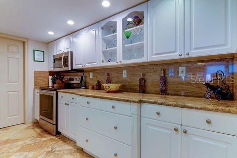 Condo in Saint Petersburg, Florida, 2 bedrooms  № 2397114 - photo 12
