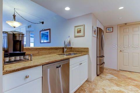 Condo in Saint Petersburg, Florida, 2 bedrooms  № 2397114 - photo 11