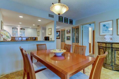 Condo in Saint Petersburg, Florida, 2 bedrooms  № 2397114 - photo 19