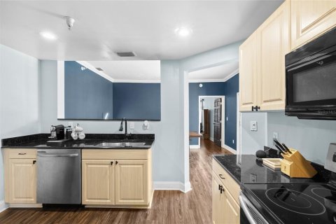 Condo in Saint Petersburg, Florida, 2 bedrooms  № 1732317 - photo 10