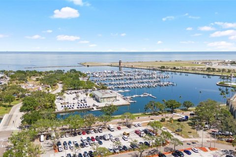 Condo in Saint Petersburg, Florida, 2 bedrooms  № 1732317 - photo 26