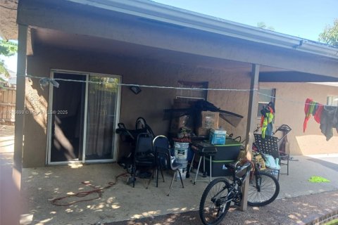 Купить виллу или дом в Норт-Лодердейл, Флорида 4 спальни, 124.95м2, № 1972017 - фото 12