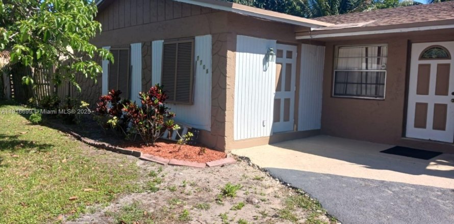 Дом в Норт-Лодердейл, Флорида 4 спальни, 124.95м2 № 1972017