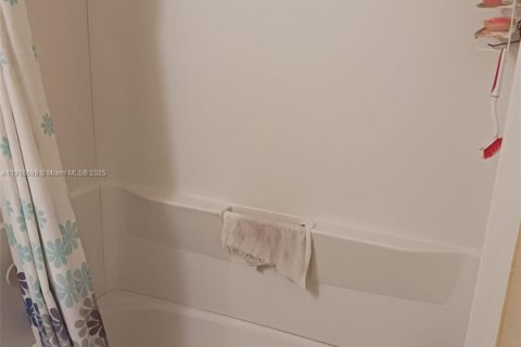 Купить виллу или дом в Норт-Лодердейл, Флорида 4 спальни, 124.95м2, № 1972017 - фото 8