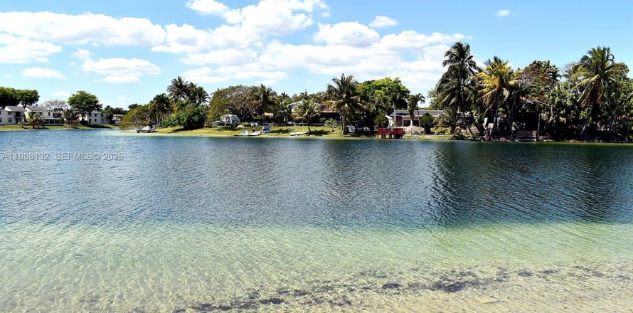 Таунхаус в Майами, Флорида 3 спальни, 140.28м2 № 2049015