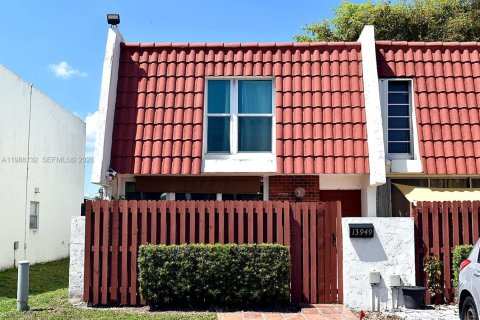 Купить таунхаус в Майами, Флорида 3 спальни, 140.28м2, № 2049015 - фото 2