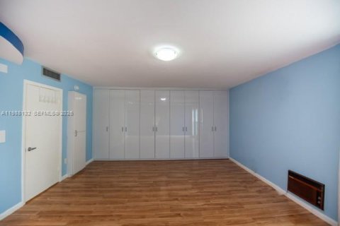 Adosado en venta en Miami, Florida, 3 dormitorios, 140.28 m2 № 2049015 - foto 30