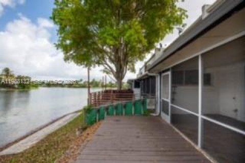 Adosado en venta en Miami, Florida, 3 dormitorios, 140.28 m2 № 2049015 - foto 13