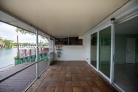 Adosado en venta en Miami, Florida, 3 dormitorios, 140.28 m2 № 2049015 - foto 14