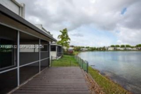 Adosado en venta en Miami, Florida, 3 dormitorios, 140.28 m2 № 2049015 - foto 12
